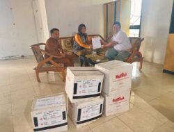 PMI Bener Meriah Salurkan Bantuan Handscoon Steril Ke RSU Muyang Kute 