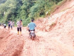 Longsor Susulan Tutup Akses Jalan di Rusip Antara, Polisi dan Warga Bergerak Cepat Lakukan Pembersihan