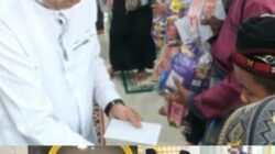 Sekwan DPRK Aceh Tengah Serahkan Santunan untuk 27 Anak Yatim Piatu dalam Program Jumat Berkah di Kute Panang