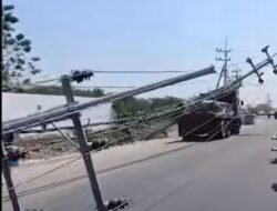 Soal 10 Tiang Listrik di Gresik Tumbang Hingga Lukai Warga dan Rusak Mobil, GM PLN UID Jatim Bungkam