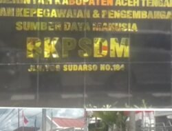 Instruksi Bersih-Bersih Bupati Haili Yoga Diabaikan, Sampah Rehab Menumpuk Sebulan di Depan BKPSDM